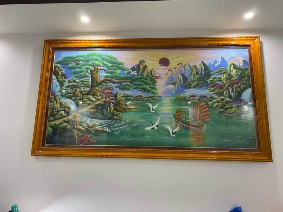 tranh tùng đón khách