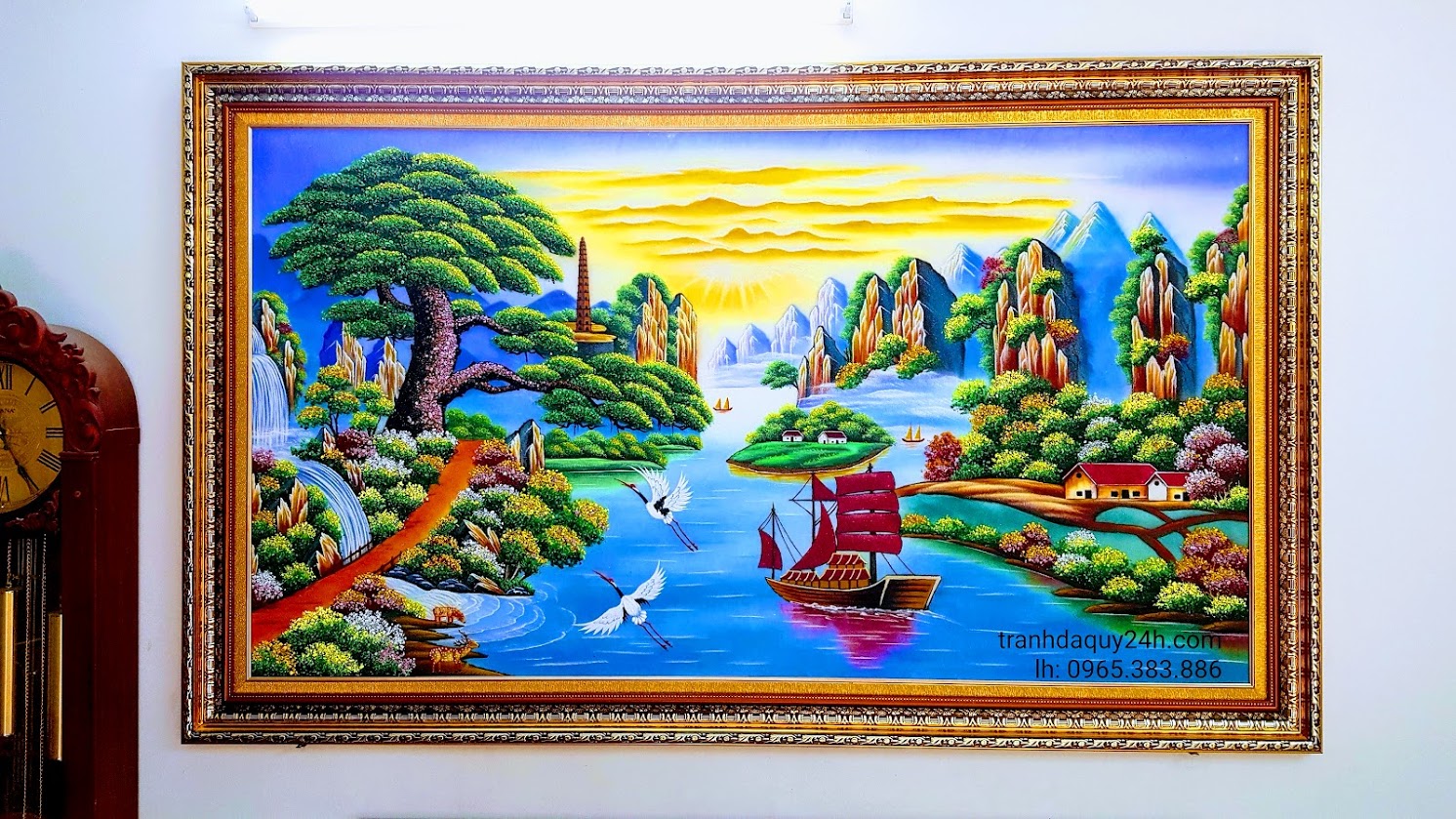 tranh tùng đón khách