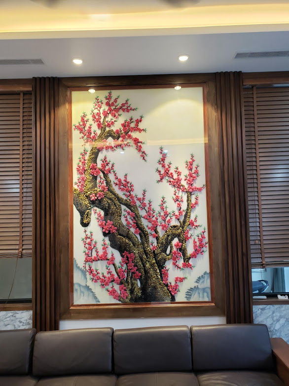 treo tranh đào chữ tâm